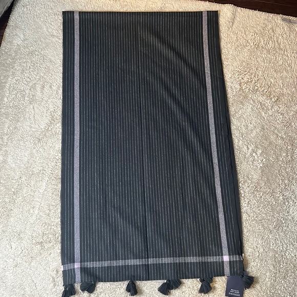 GAP Oversized Scarf/Shawl Charcoal Gray NWT - Picture 6 of 10